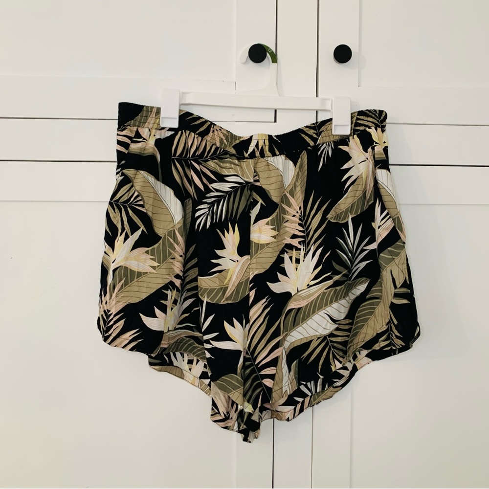 Volcom Tropical Shorts Size 14